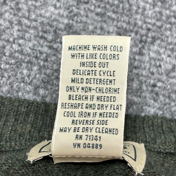 L.L. Bean Mens V-neck Sweater Size L Regular Lamb's Wool - Picture 4 of 8